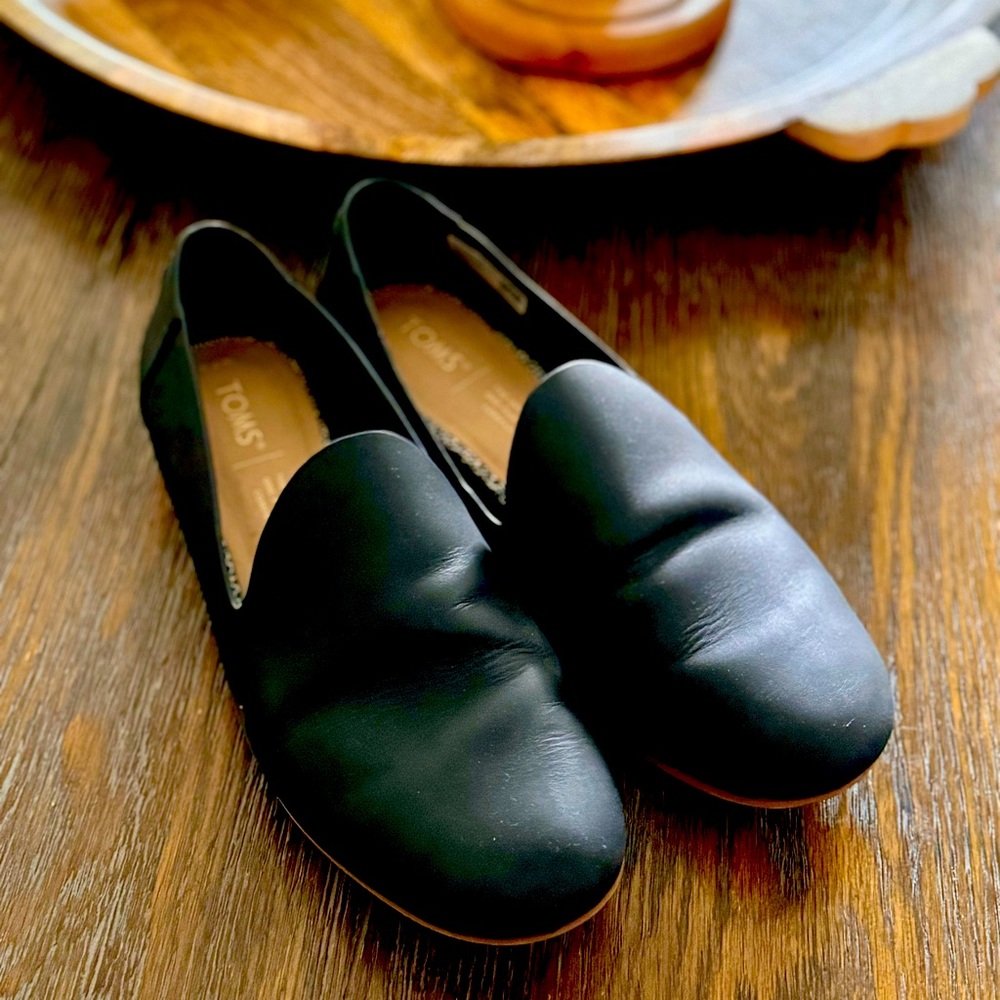 Tom’s Darcy Slip On size 7.5